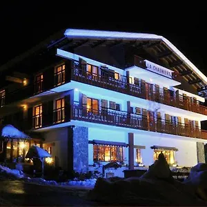 *** Hotel La Chaumiere France